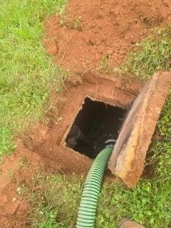 Septic tank pumping service